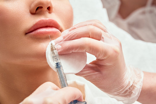 Hyaluronsäure und Herpes: Was Sie wissen müssen, bevor Sie Ihre Lippen aufspritzen lassen